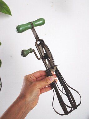 Vintage Mechanical Hand-Crank Egg Beater Rotary Hand Mixer Green Rustic Farmhous